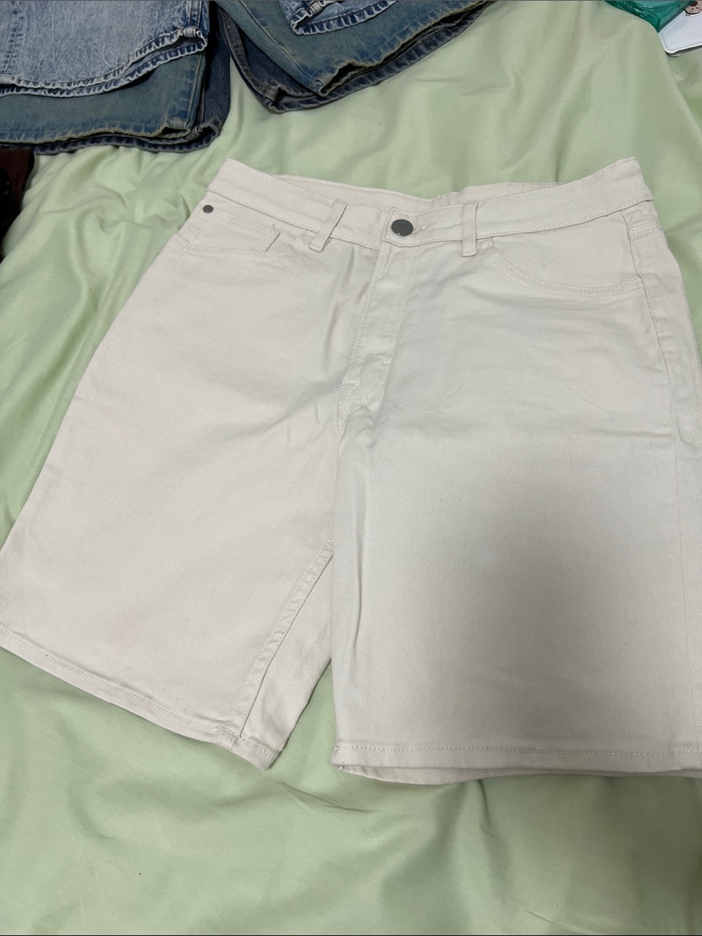 H&M Off-White Flat Front Men's Shorts